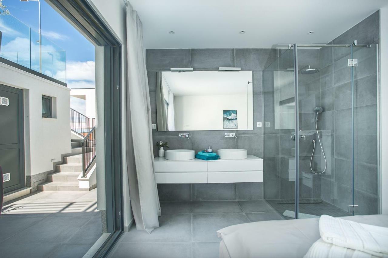 Holiday Home Olive Exclusive - 8 People, Heated Pool, Okrug Gornji, Sea View Trogir Kültér fotó