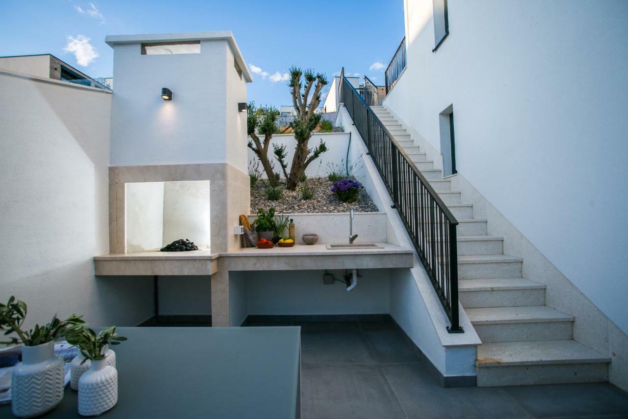 Holiday Home Olive Exclusive - 8 People, Heated Pool, Okrug Gornji, Sea View Trogir Kültér fotó