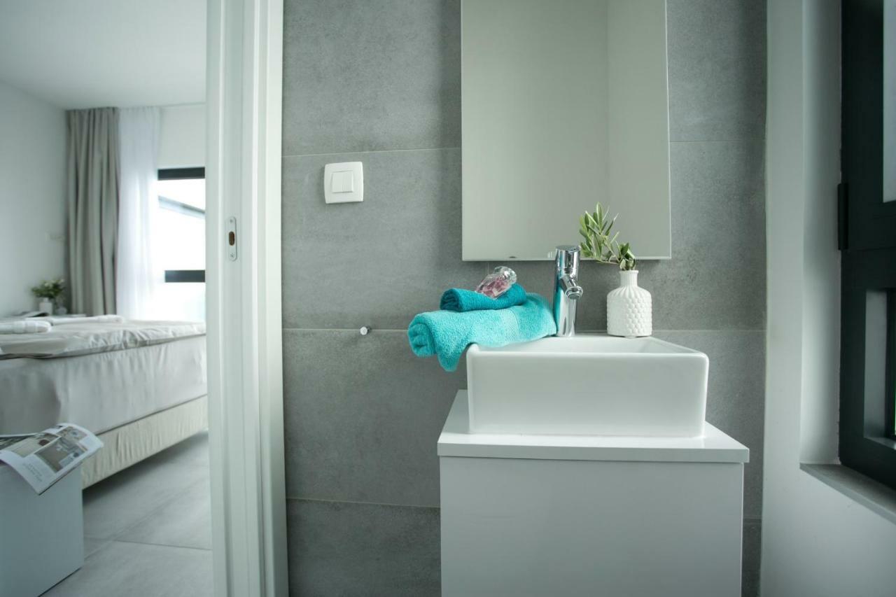 Holiday Home Olive Exclusive - 8 People, Heated Pool, Okrug Gornji, Sea View Trogir Kültér fotó