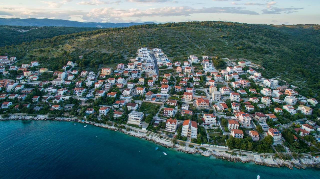 Holiday Home Olive Exclusive - 8 People, Heated Pool, Okrug Gornji, Sea View Trogir Kültér fotó