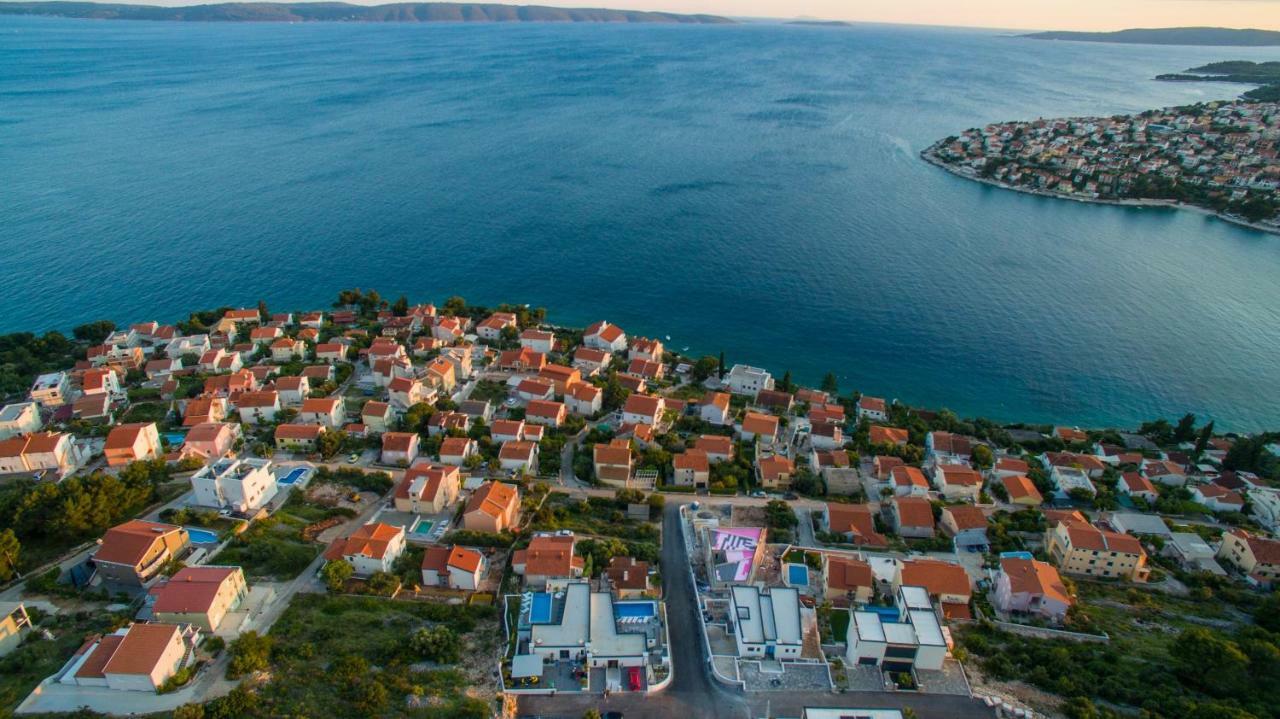 Holiday Home Olive Exclusive - 8 People, Heated Pool, Okrug Gornji, Sea View Trogir Kültér fotó